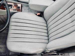 Mercedes-Benz 560 SL 1986 года  (NA)